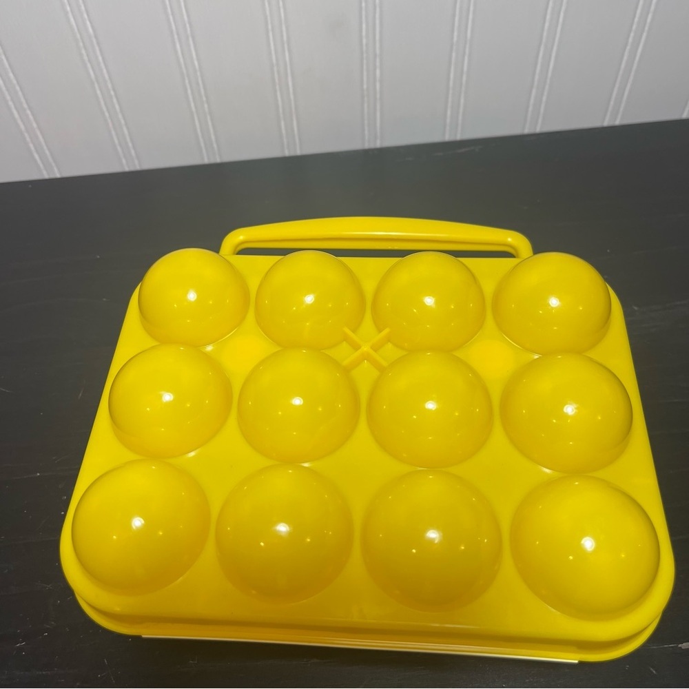 Durable Yellow Plastic Egg Carrier Case for 12 Eggs Camping Hiking outdoor